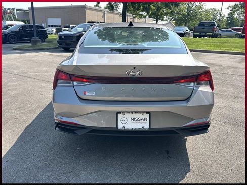 Used 2023 Hyundai Elantra SE FWD image 6