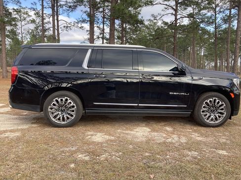 Used 2023 GMC Yukon XL Denali Ultimate AWD/4WD image 6