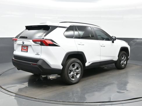 Used 2024 Toyota RAV4 LE AWD/4WD image 6