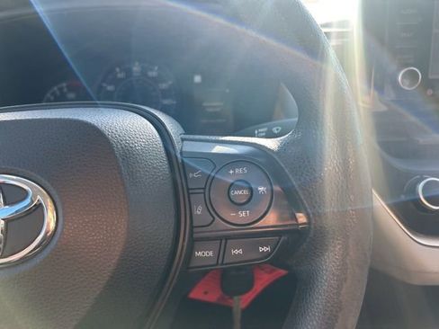 Used 2022 Toyota Corolla L image 13
