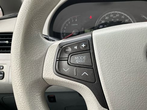 Used 2011 Toyota Sienna LE image 19