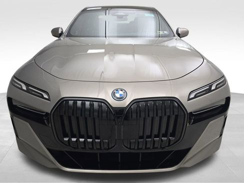 New 2026 BMW 750e xDrive 750e xDrive w/ Premium Package image 3