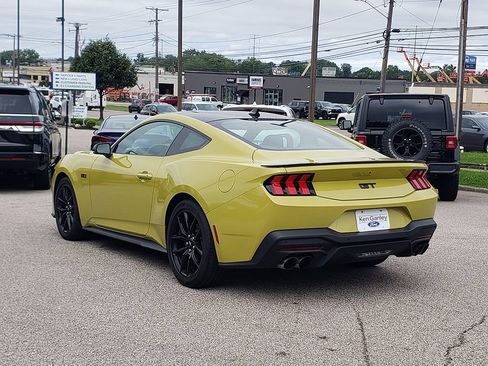 Used 2025 Ford Mustang GT Premium RWD image 7