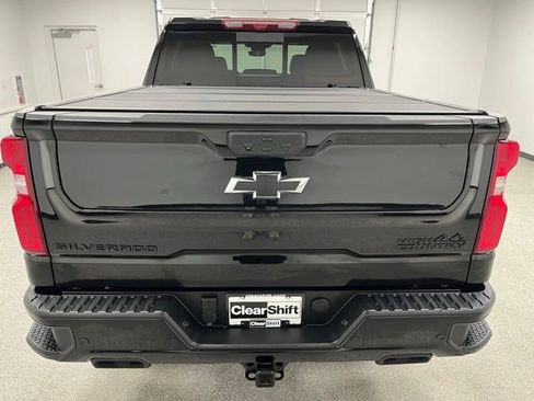 Used 2025 Chevrolet Silverado 1500 High Country w/ Midnight Edition AWD/4WD image 9