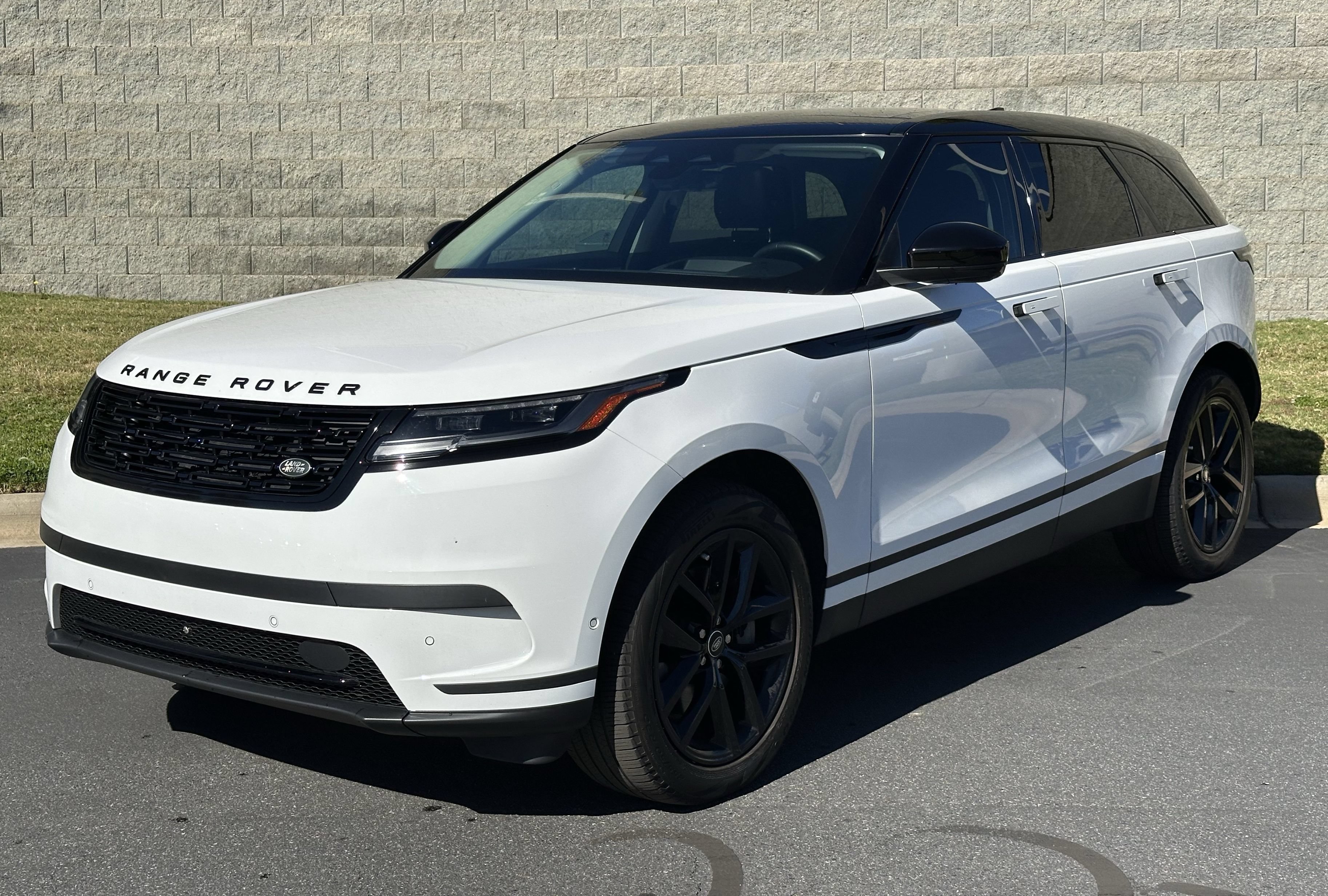 Used 2024 Land Rover Range Rover Velar S AWD/4WD image 2