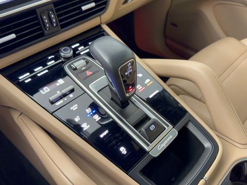 Certified 2022 Porsche Cayenne AWD/4WD image 21