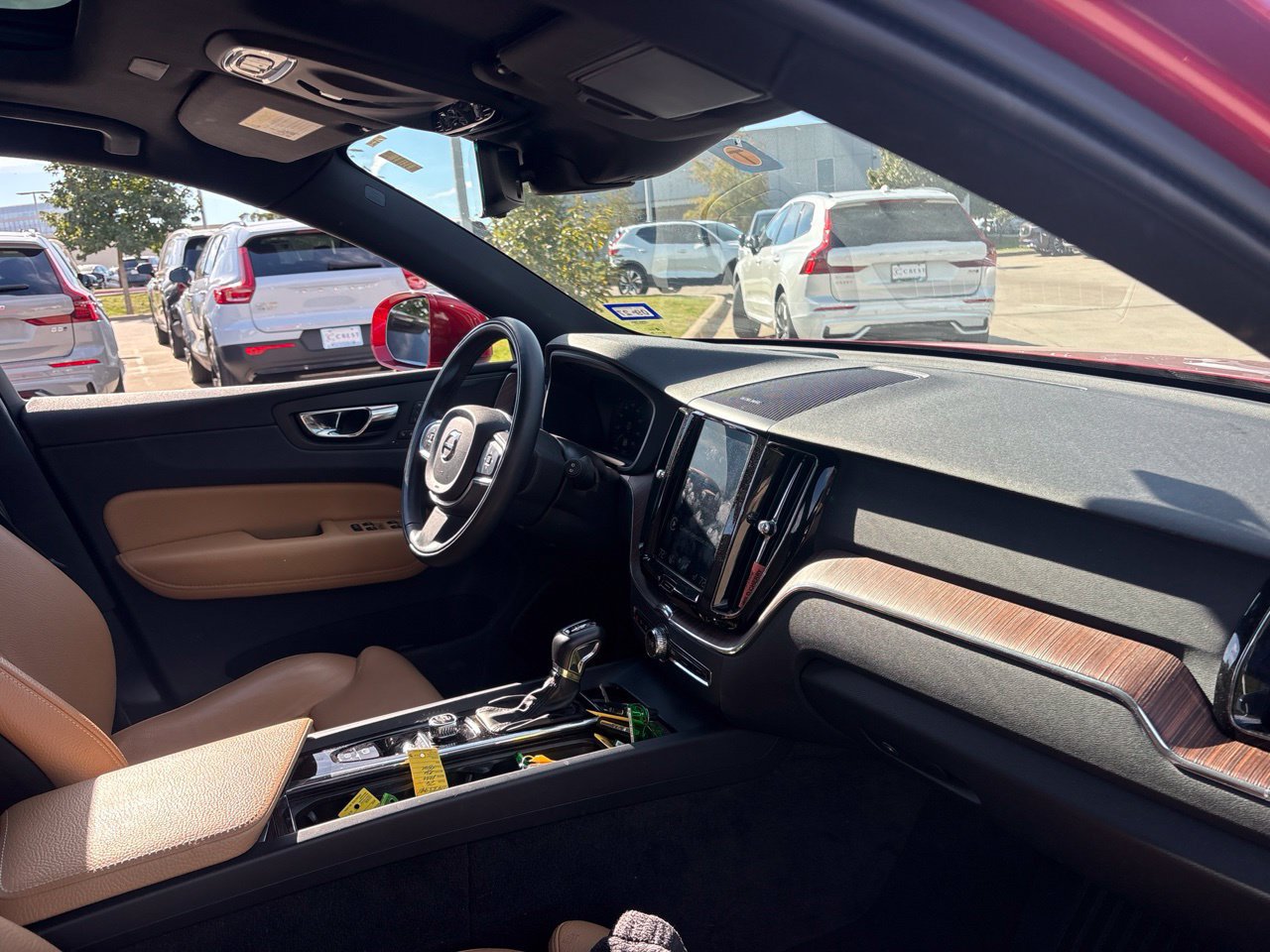 Used 2019 Volvo XC60 T5 Momentum w/ Multimedia Package FWD image 13