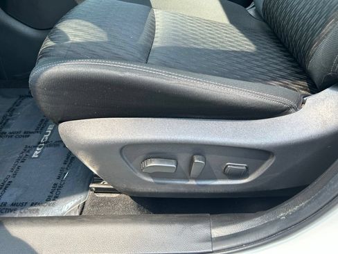 Used 2019 Nissan Rogue SV FWD image 17