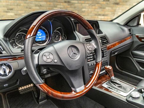 Used 2011 Mercedes-Benz E 550 Cabriolet image 31