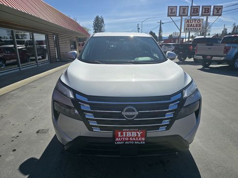 Used 2024 Nissan Rogue SV AWD/4WD image 2