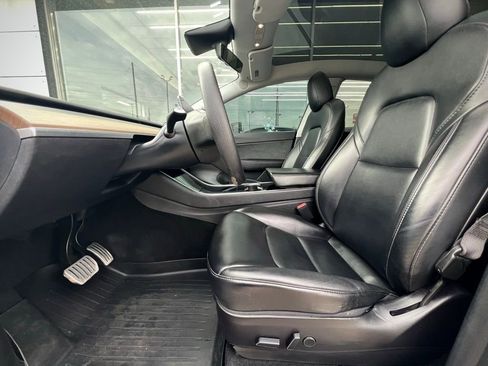 Used 2021 Tesla Model Y Long Range image 16