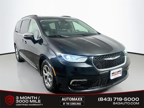 Used 2023 Chrysler Pacifica Limited FWD image 1