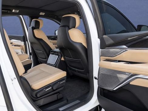 Used 2025 Cadillac Escalade IQ Sport 2 AWD/4WD image 16