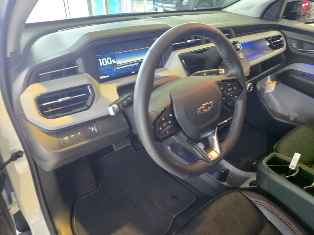 Used 2027 Chevrolet Bolt RS FWD image 17