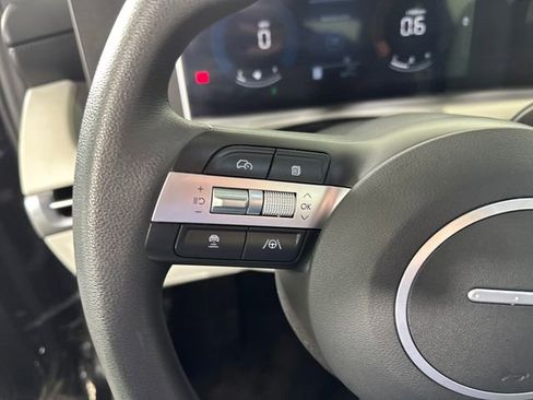 Used 2025 Hyundai Tucson SE image 15