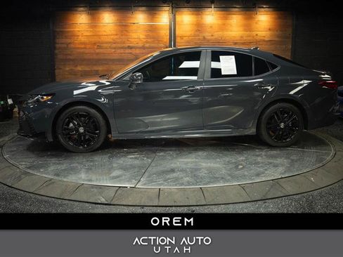 Used 2025 Toyota Camry SE image 1