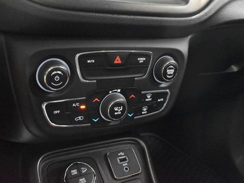 Used 2017 Jeep Compass Trailhawk w/ Leather Interior Group AWD/4WD image 18