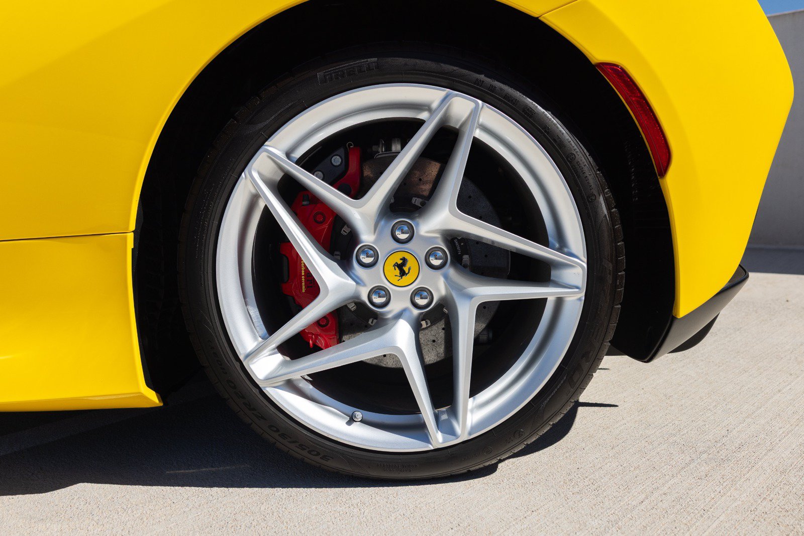 Used 2022 Ferrari F8 Tributo RWD image 15