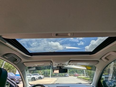 Used 2017 Toyota RAV4 Platinum FWD image 18
