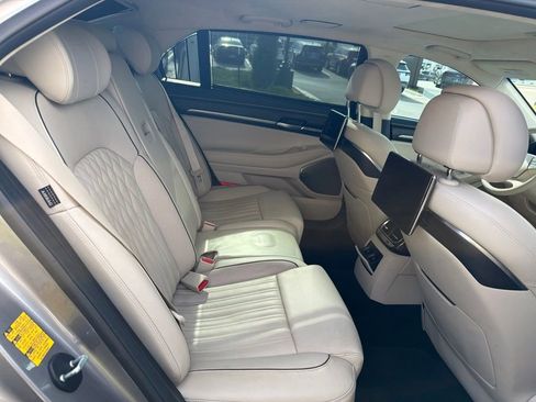 Used 2022 Genesis G90 5.0 Ultimate RWD image 11