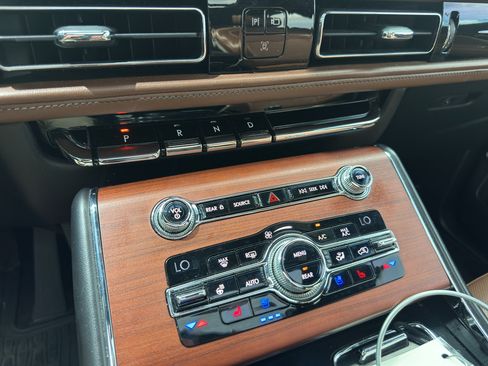 Used 2020 Lincoln Aviator Reserve w/ Equipment Group 201A AWD/4WD image 32