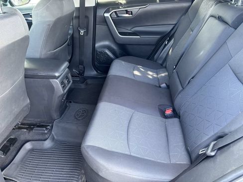 Used 2021 Toyota RAV4 XLE AWD/4WD image 23