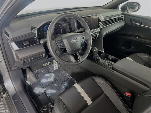 Used 2025 Toyota Camry SE image 10