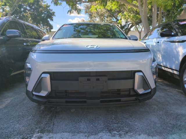 Used 2024 Hyundai Kona SE FWD image 2
