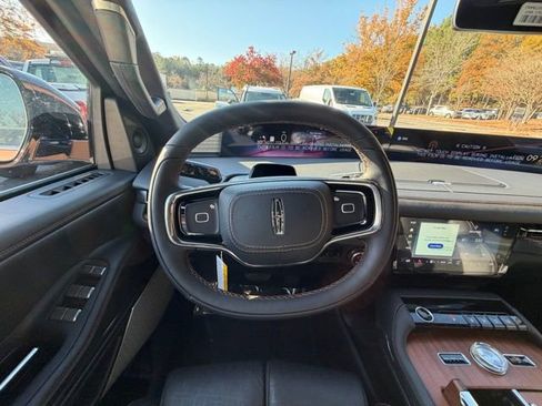 New 2025 Lincoln Navigator L Black Label image 9