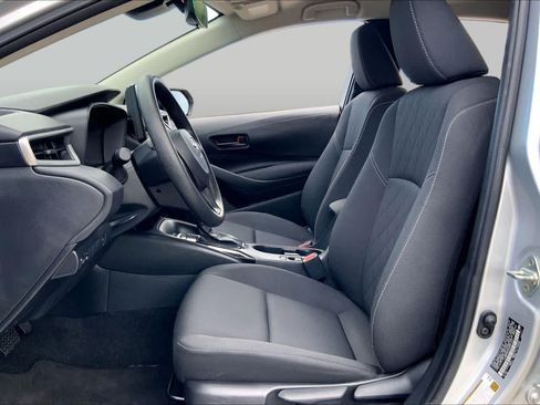 Used 2025 Toyota Corolla LE FWD image 8