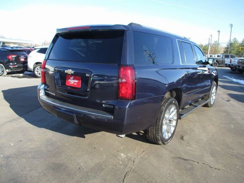 Used 2018 Chevrolet Suburban Premier image 3