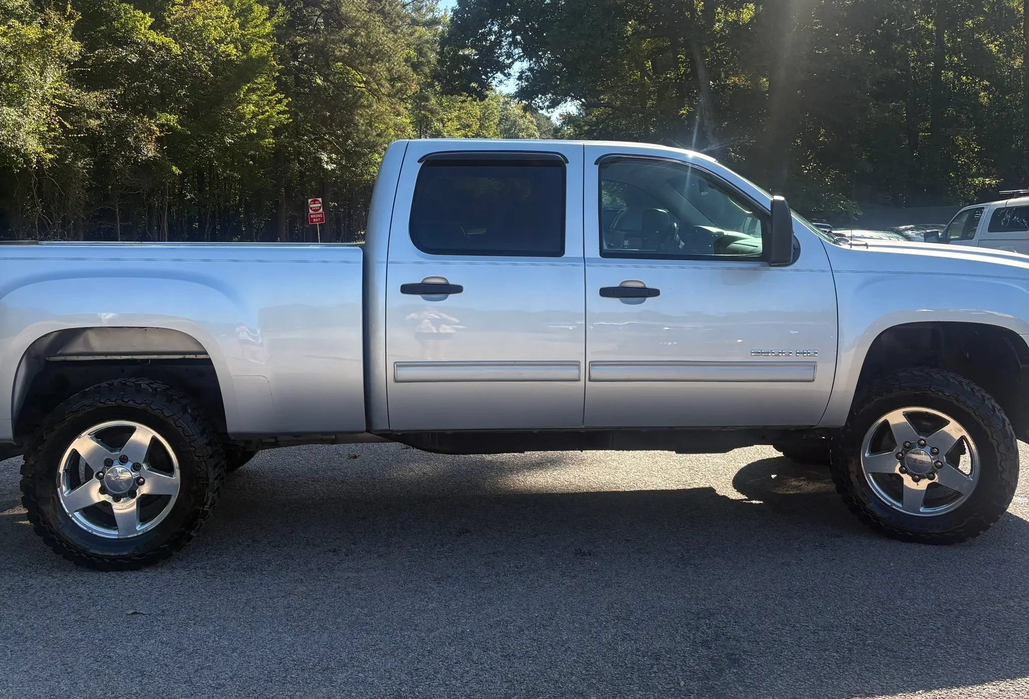 Used 2012 GMC Sierra 2500 SLE w/ SLE Preferred Package AWD/4WD image 7