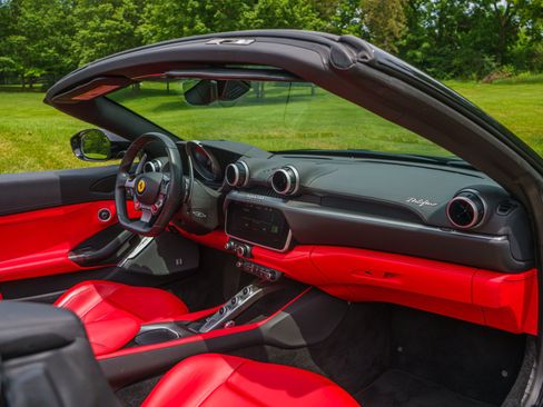 Used 2019 Ferrari Portofino RWD image 48