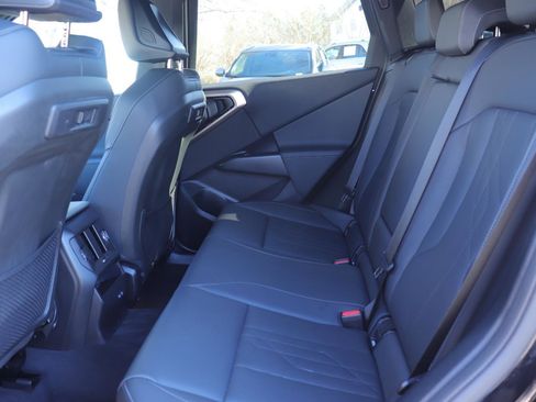 Used 2025 BMW X3 xDrive30i image 12