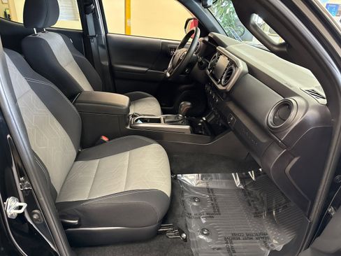 Used 2023 Toyota Tacoma TRD Sport image 16