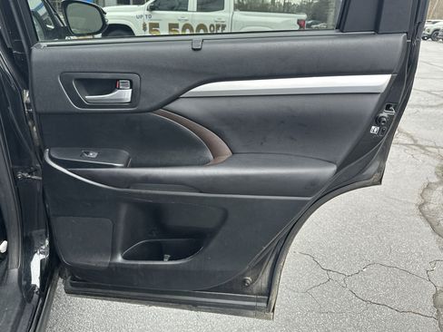 Used 2016 Toyota Highlander XLE image 16