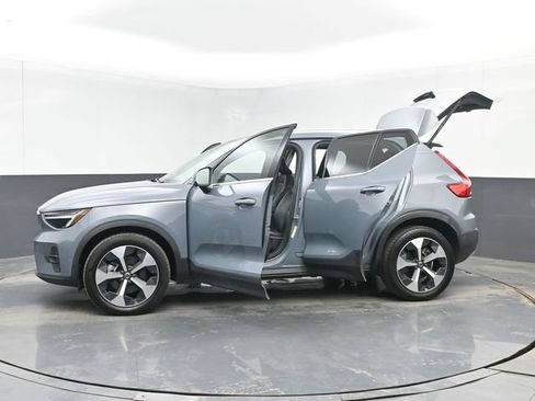 Used 2023 Volvo XC40 B4 Ultimate FWD image 52