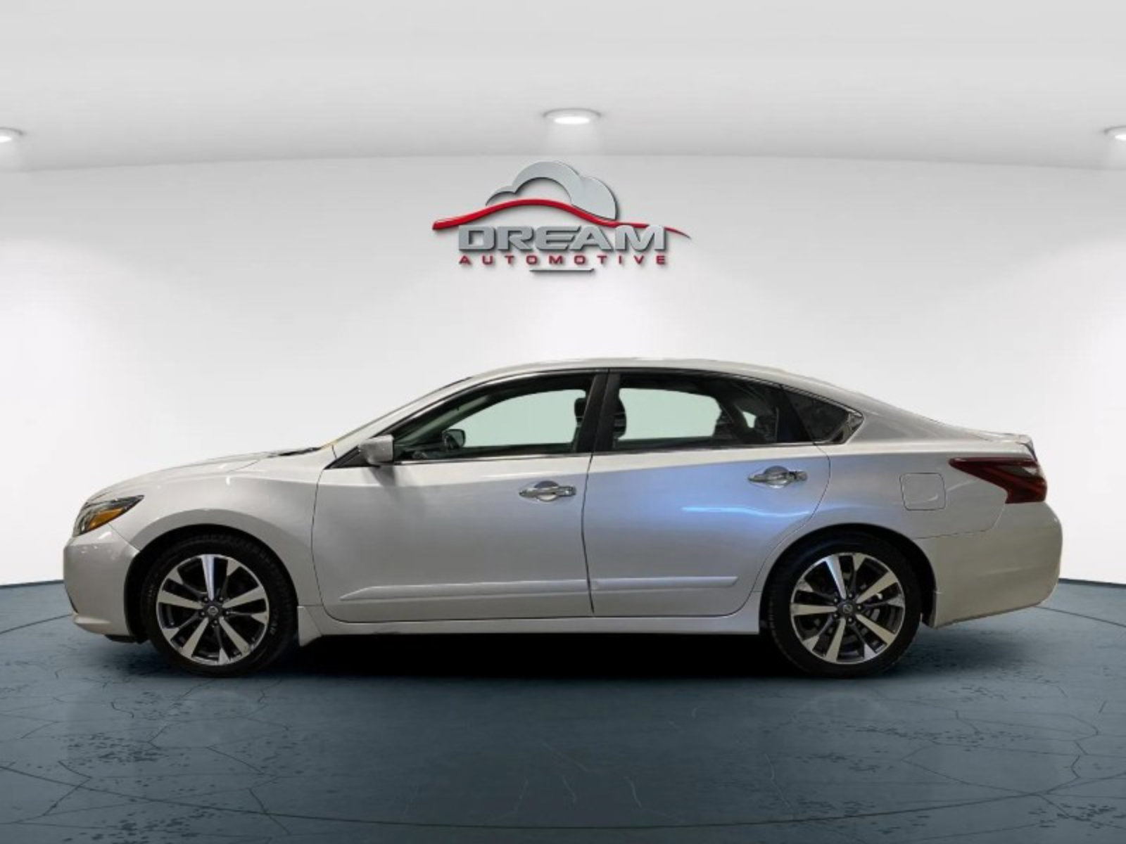 Used 2017 Nissan Altima 2.5 SR w/ LED Appearance Package FWD image 18