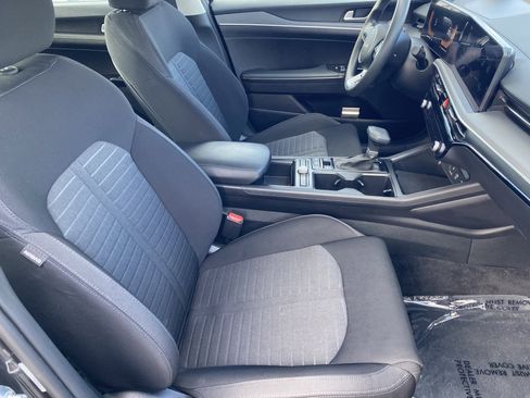 Used 2025 Kia K5 LXS image 9