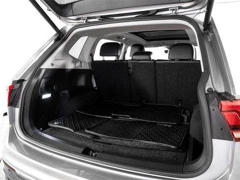 Used 2022 Volkswagen Tiguan SE image 57