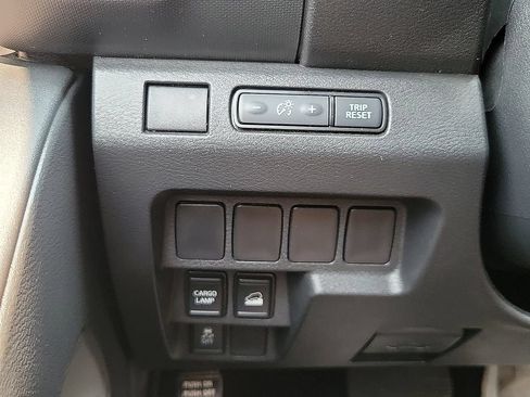 Used 2024 Nissan Frontier SV AWD/4WD image 14