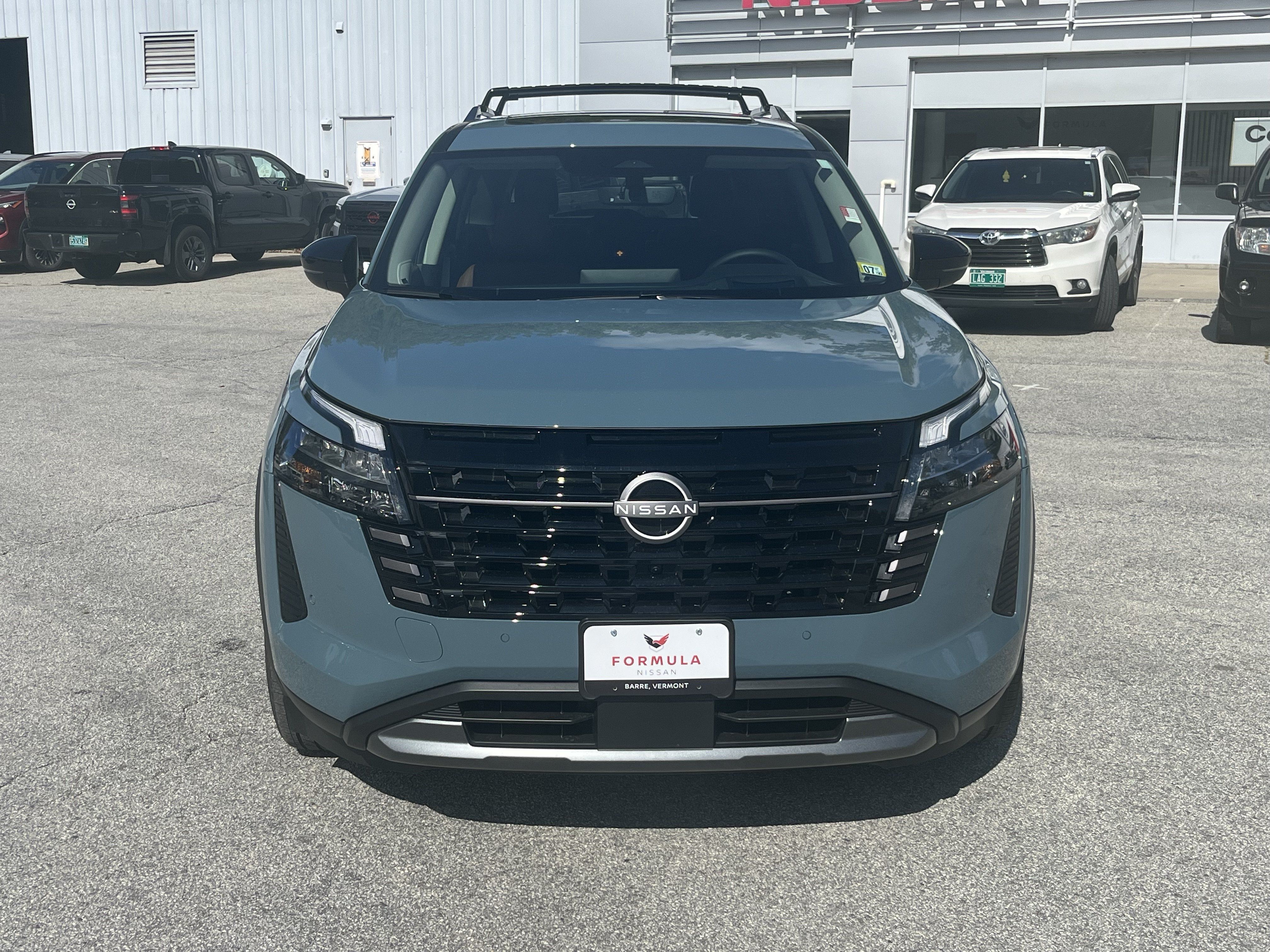 New 2026 Nissan Pathfinder Platinum AWD/4WD image 2