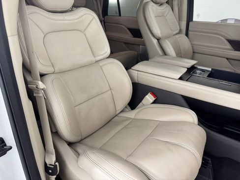 Used 2021 Lincoln Navigator Reserve w/ Luxury Package image 38