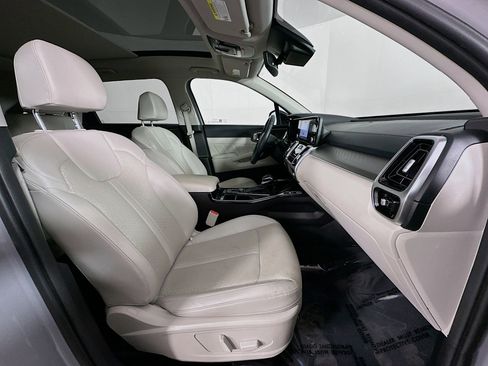 Used 2023 Kia Sorento SX image 32