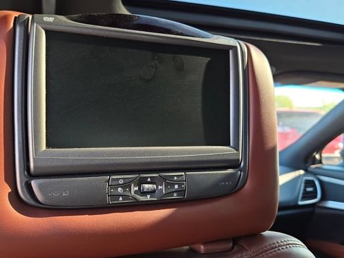 Used 2016 Lincoln MKX Reserve w/ Technology Package AWD/4WD image 11
