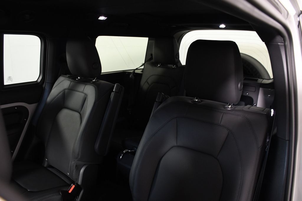 New 2026 Land Rover Defender 130 X-Dynamic SE AWD/4WD image 28