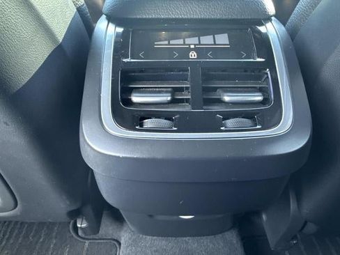 Used 2019 Volvo XC90 T6 Momentum w/ Advanced Package AWD/4WD image 17