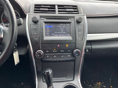 Used 2015 Toyota Camry SE image 30