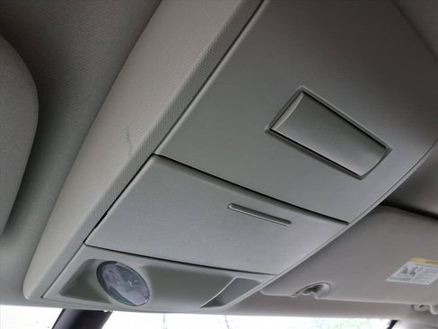 Used 2018 Dodge Grand Caravan SE w/ UConnect Hands-Free Group FWD image 32