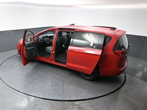 New 2026 Chrysler Pacifica Select image 46